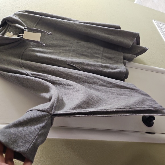 Women's NWT Melloday Poncho Shrug / Sweater Small/Medium - Picture 2 of 6